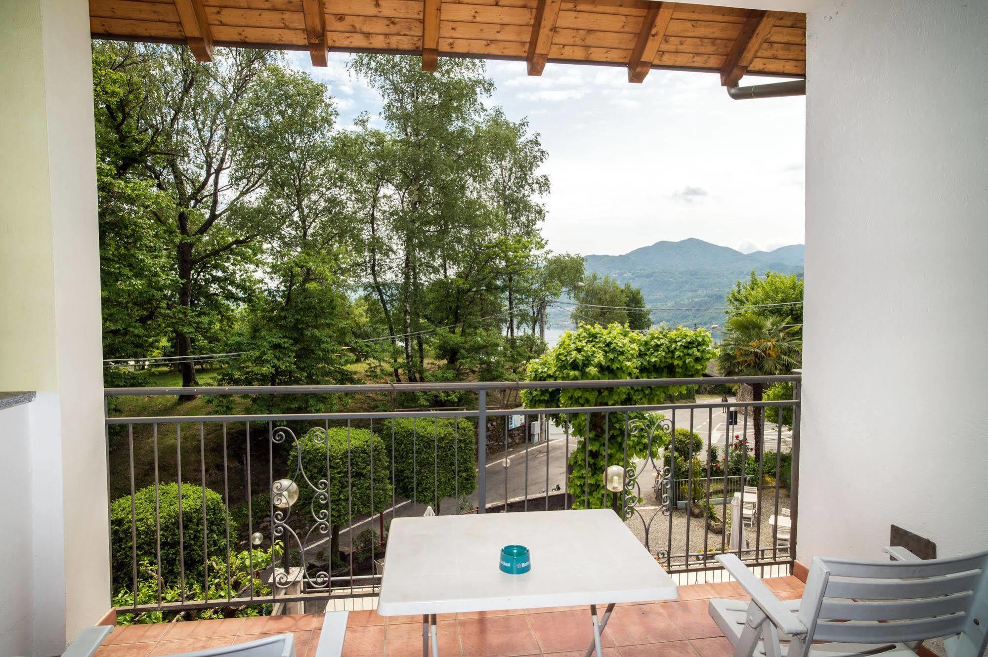 Madonna Della Neve Hotel Pettenasco Exterior foto